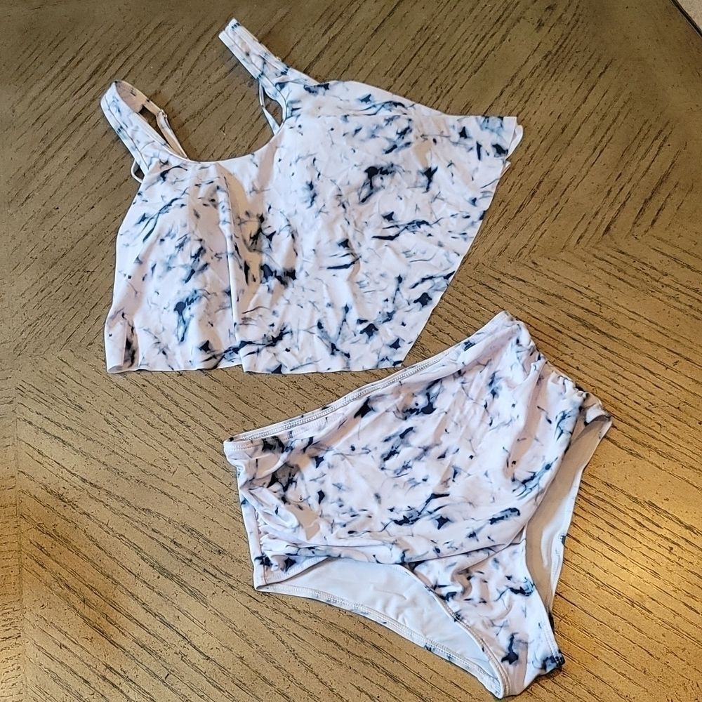 Size small ombre white and blue bikini set🤍💙